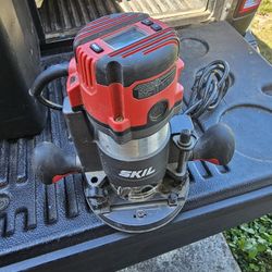 14A Skill Plunge/fix Router 