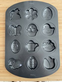 Wilton Springtime Gray 16”x11” Non Stick COOKIE PAN(12 Cavities)