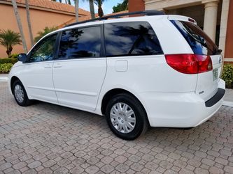 BEST FINANCING VEHICLE ON OFFER UP! 0 DOWN!!! 2010 TOYOTA SIENNA MINIVAN LE ELECTRIC SLIDING DOORS!