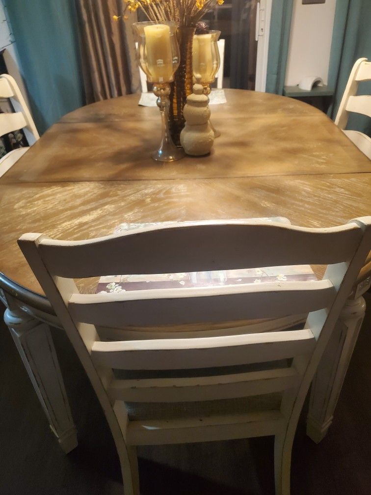 Extendable dining set with 4 chairs