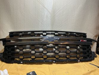 2021–2024 Chevrolet Tahoe  Suburban.Trim Level: Z71 OEM Grill