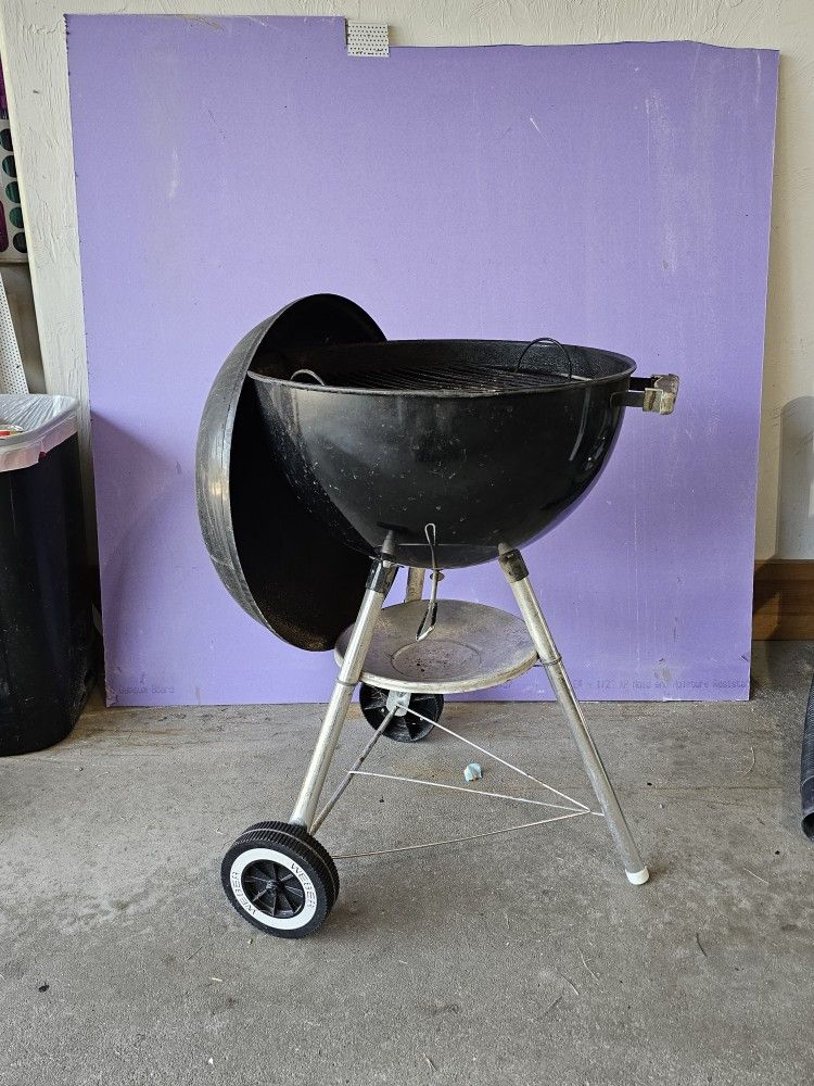 Weber Original Kettle 18 Inch Charcoal Grill, Black
