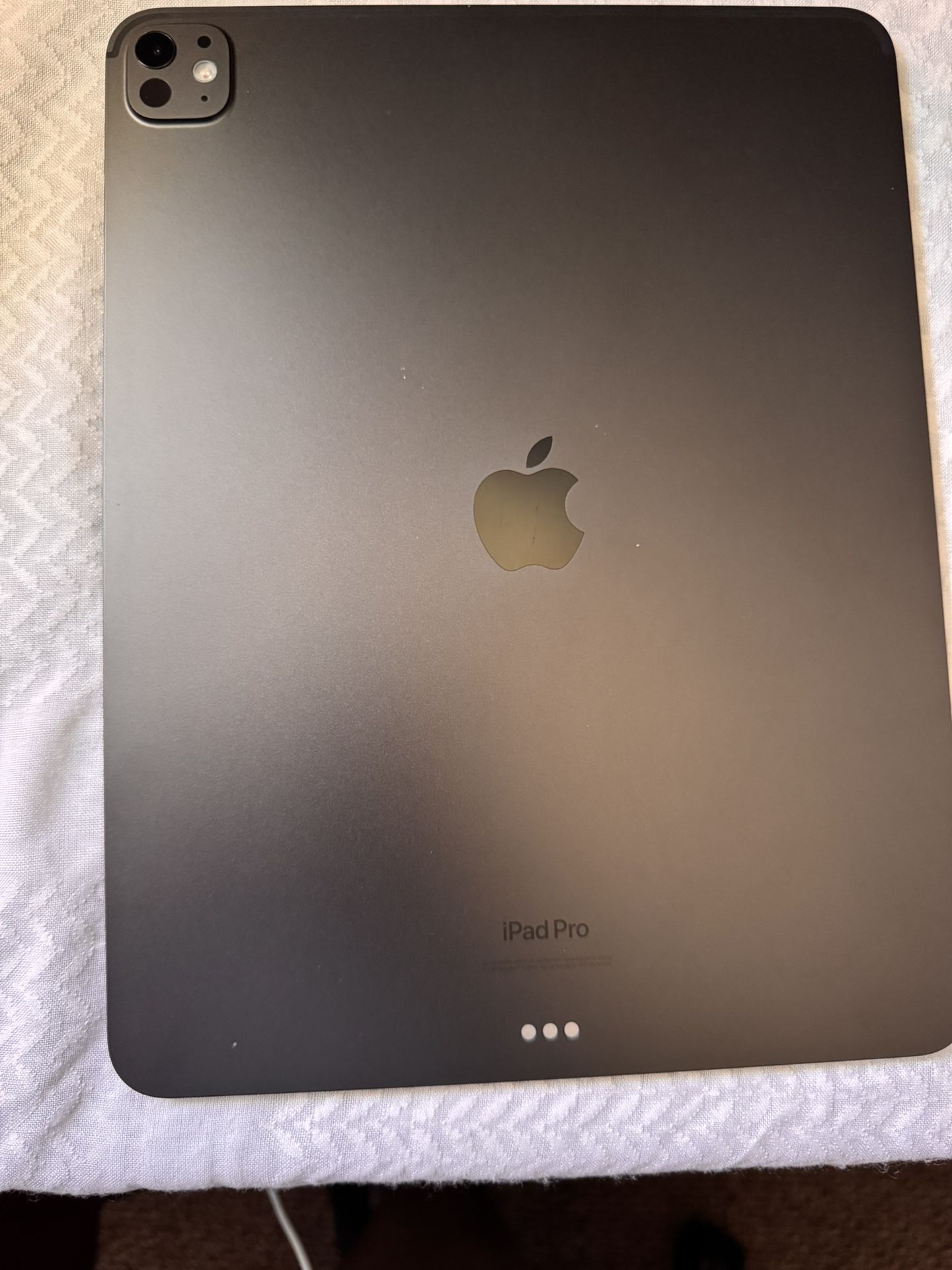 📱 iPad Pro 13" WIFI Model (2024) + Apple Pencil Pro + Charging Case – Excellent Condition!