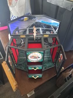 Jewelry box.