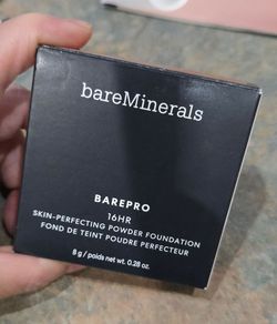 BNIB bareMinerals BAREPRO 16HR Powder Foundation