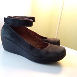 Clarks Green Suede Ankle Wrap Wedge Size 9 