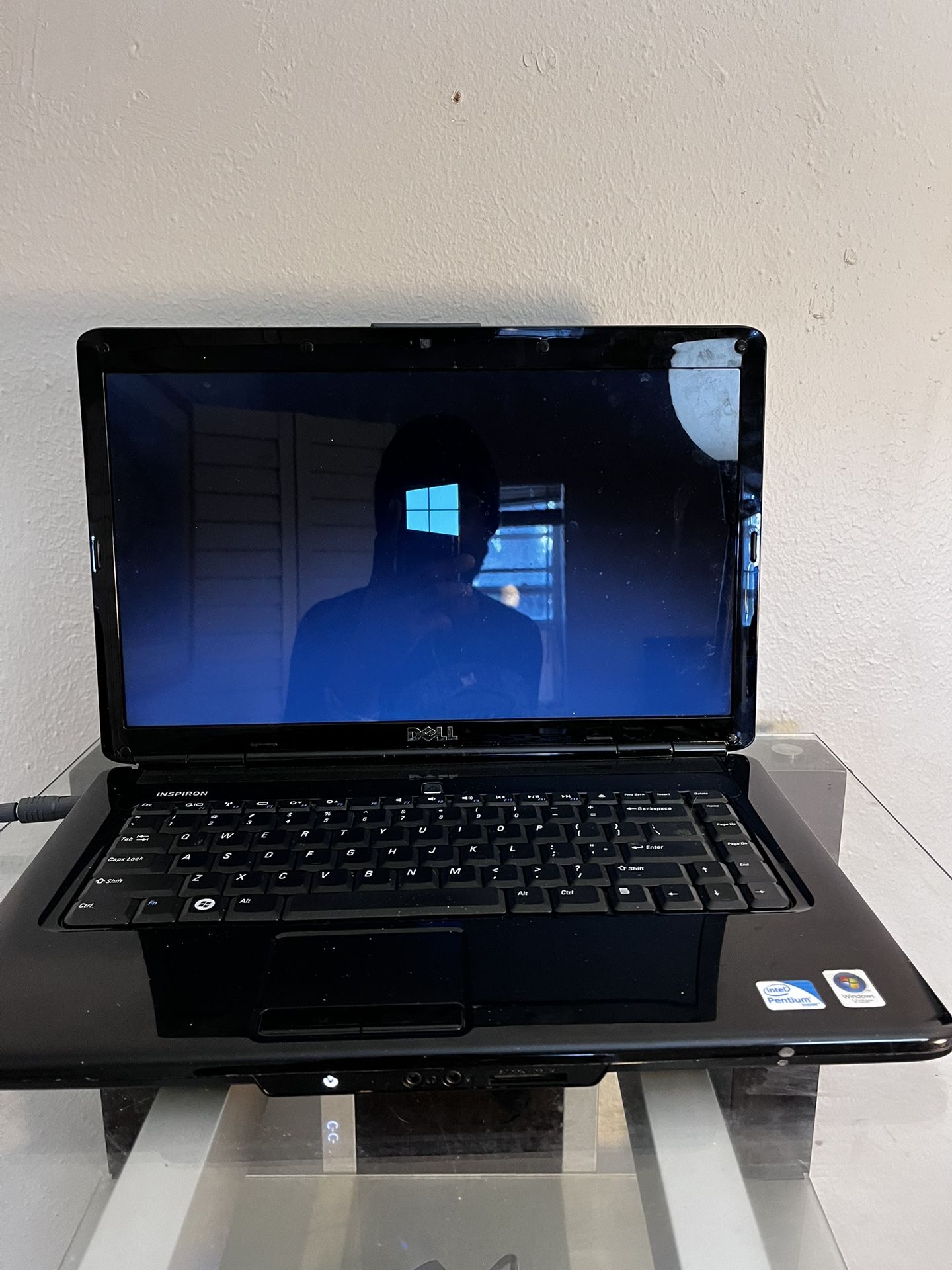 laptop: Size 1 Ft 3 In X 9 In