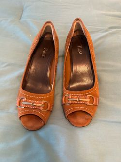 Vintage Bass  suede kitten heels