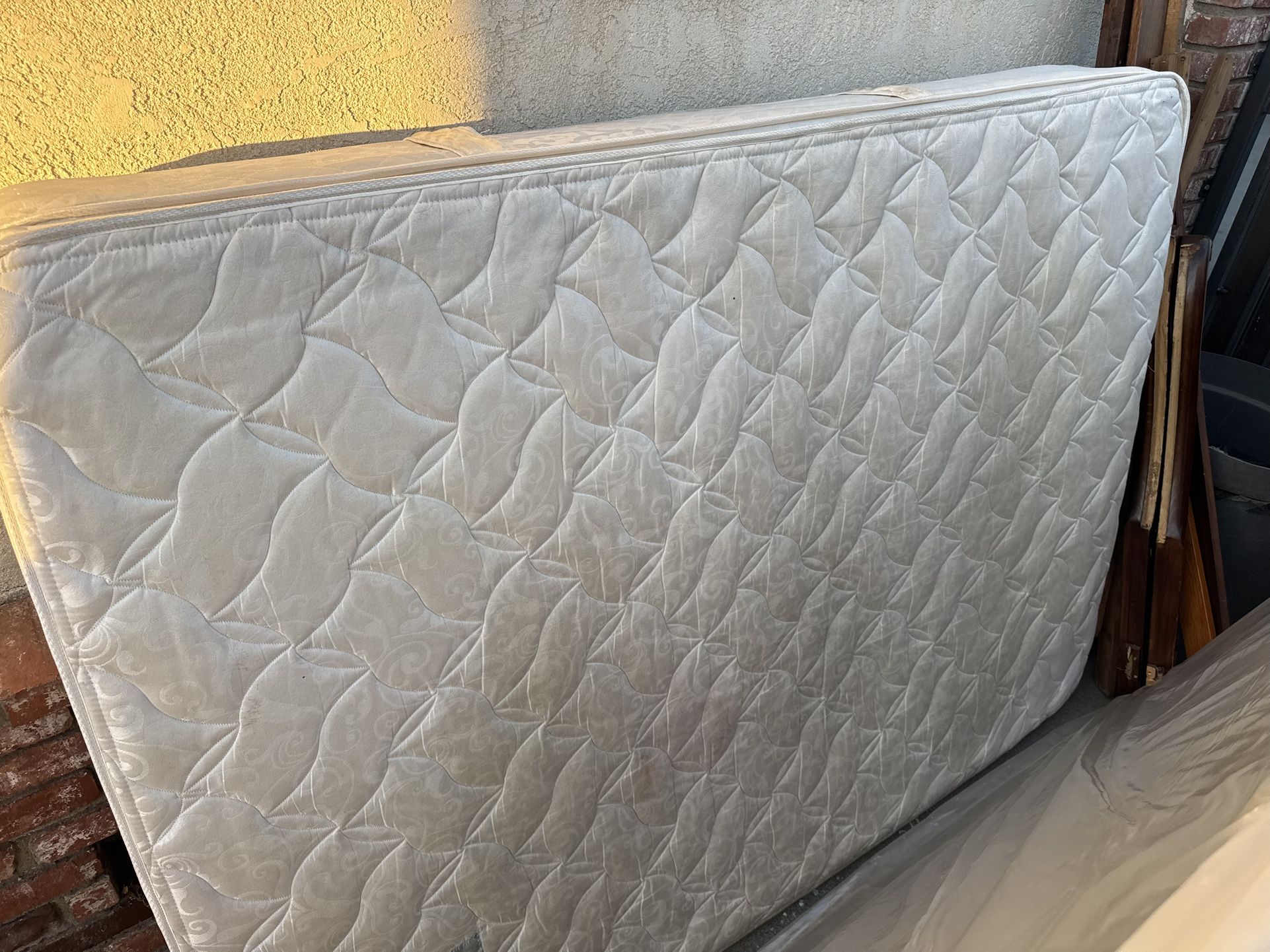 Used Queen Mattress and box spring  Make A Offer 