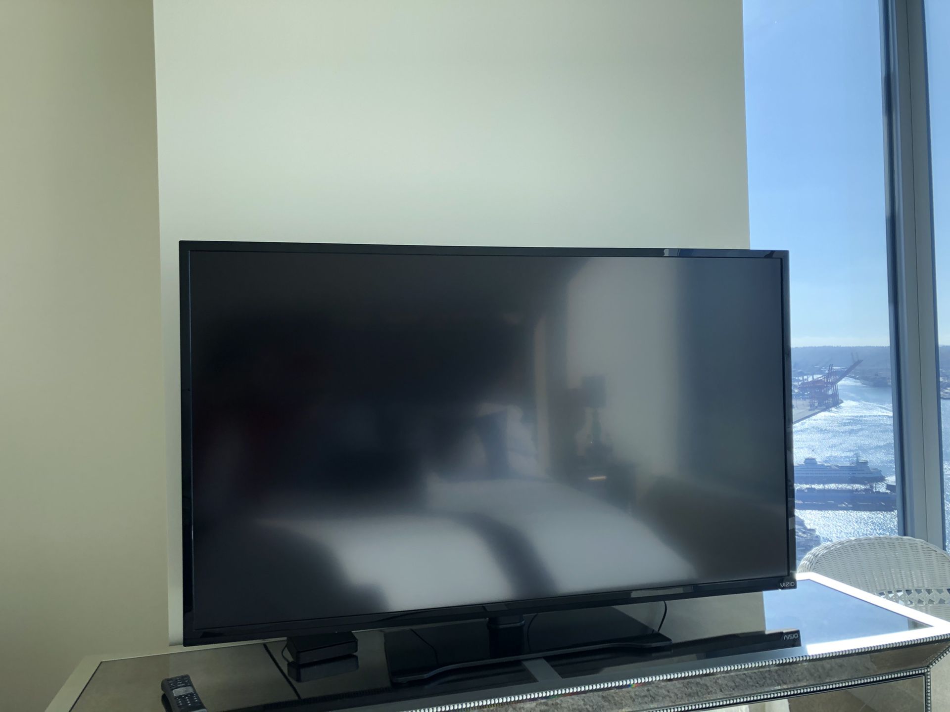 flat screen TV 60”