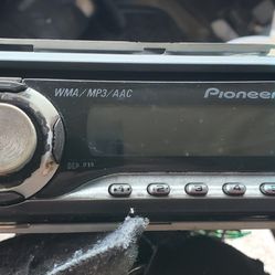 Pioneer DEH-P3900MP
CD receiver with MP3/WMA/AAC playback