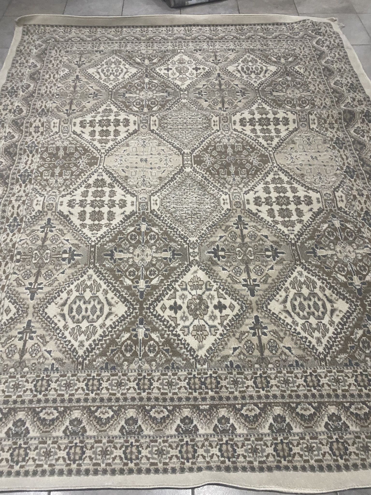 Manor Tiles Pattern 8x10 Area Rug
