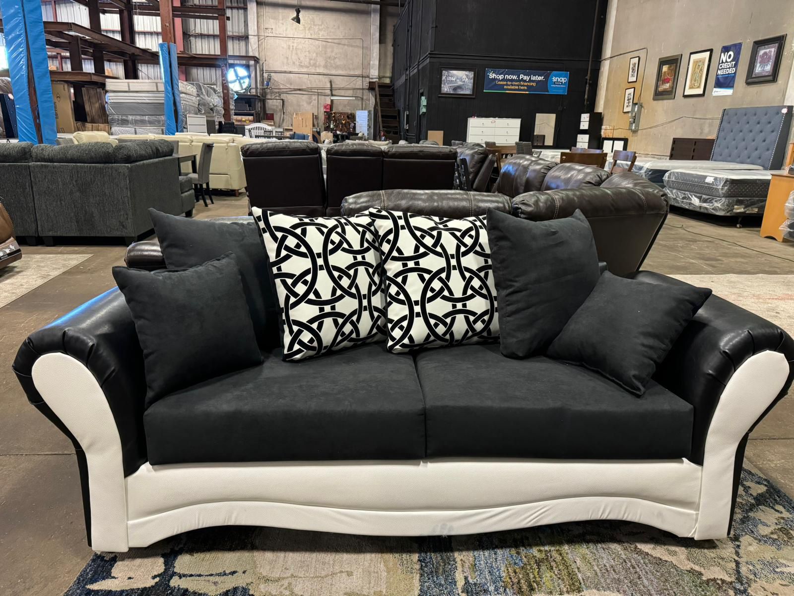 Black & White New Condition Sofa. Delivery Available 