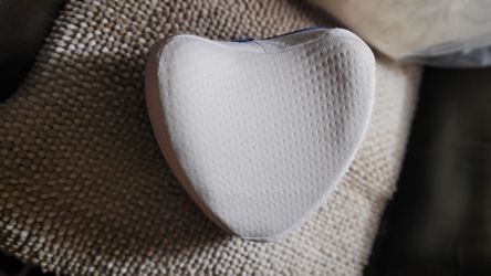 MEMORY FOAM KNEE or Neck Pillow