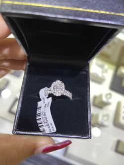 14k white gold real diamond ring with 3/4 ctw middle stone and 1 1/3 ctw stones around