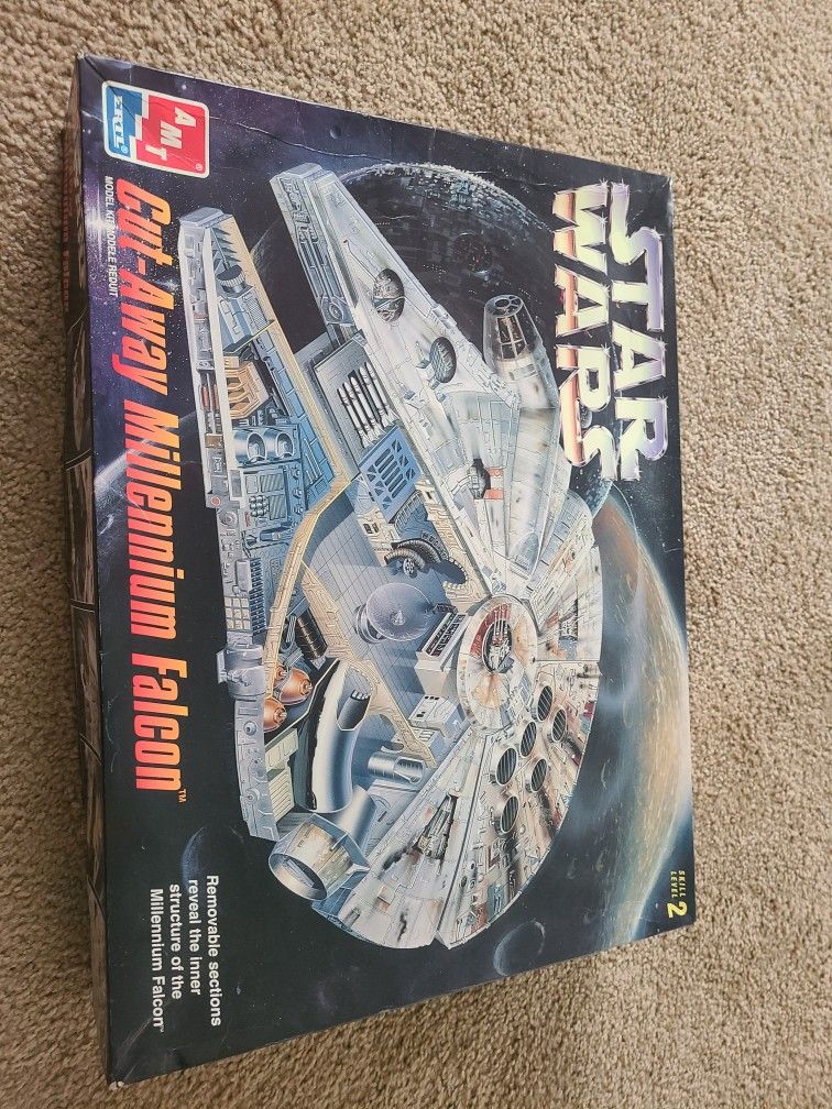 Star Wars Cutaway Millennium Falcon