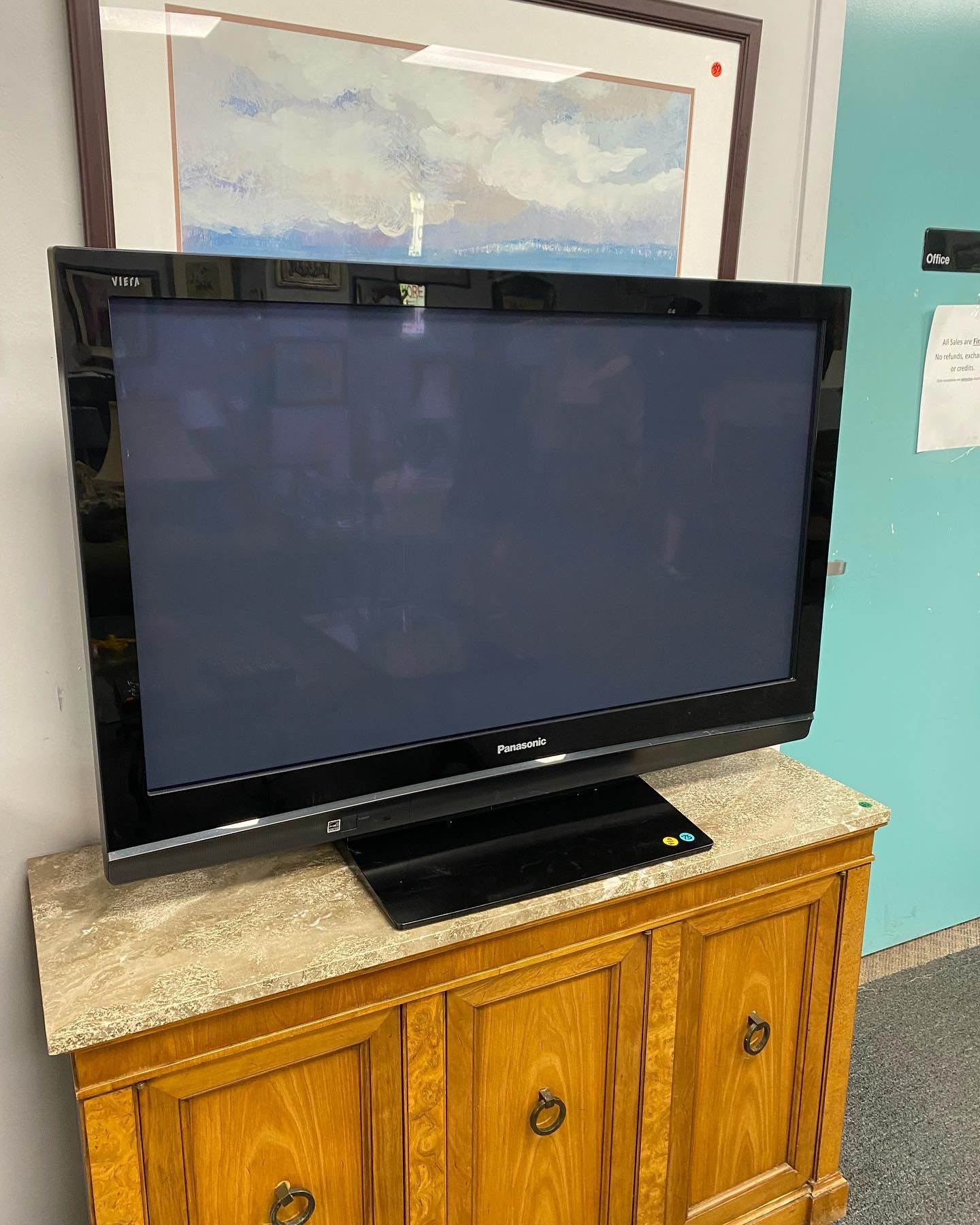 Panasonic Tv with stand  $75 40”L x 3”W x 29”H 