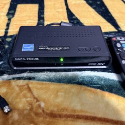 Digital Stream DTX9950 Analog Pass-Through DTV Converter Box. 