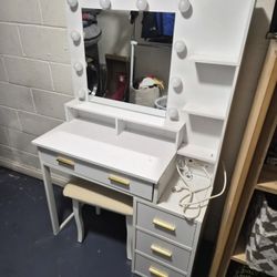 Make Up Vanity 