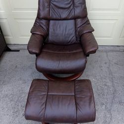 EKORNES STRESSLESS RECLINER CHAIR AND OTTOMAN