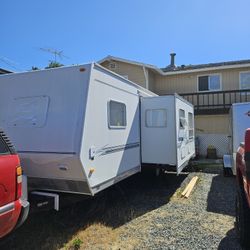 2005 Trailbay 27ft trailer