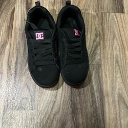 DC SHOES SIZE 5