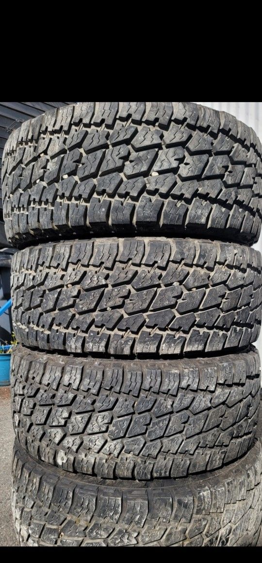 Vendo 4 Llantas Usadas  L T 285 60 18 98 Devida 