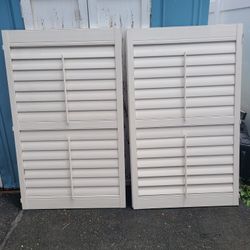 Plantation Blinds Vinyl Not Wood Very Good Condition 