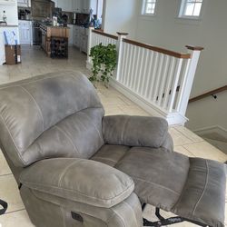 Set of Two Jerome’s Ryker Power Recliners - Taupe Leather