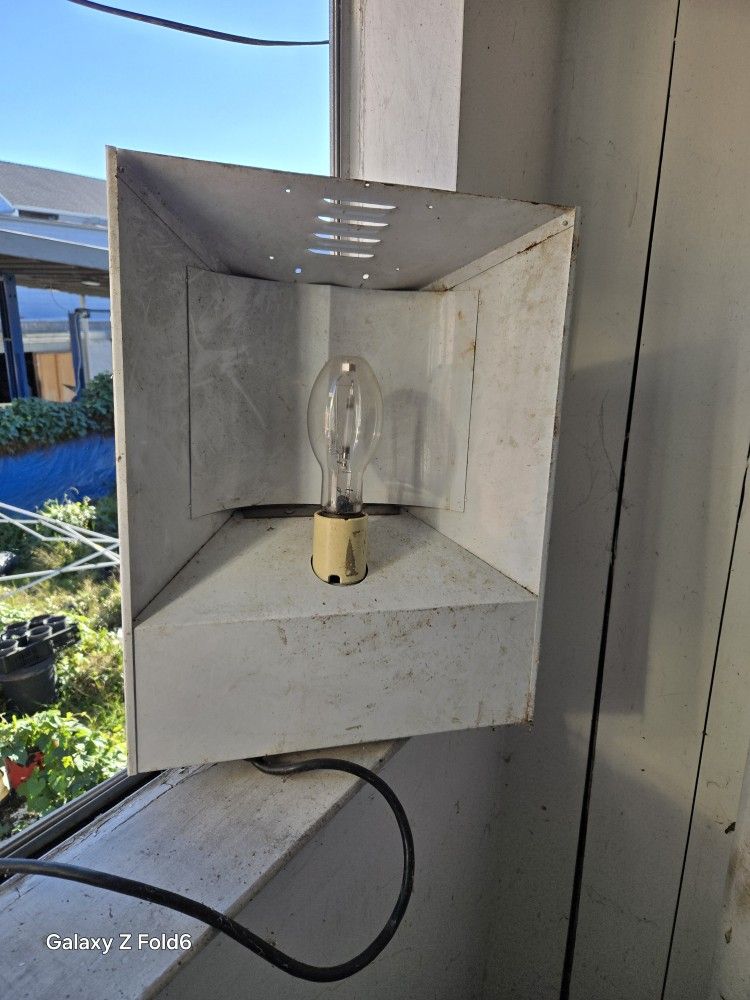 High Pressure Sodium Light