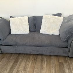 Couch That Folds Out To Bed 