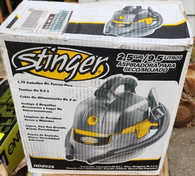 Stinger 2.5 Gallon 1.75 Peak HP Compact Wet/Dry Shop Vacuum with Filter Bag, Hose and Accessories