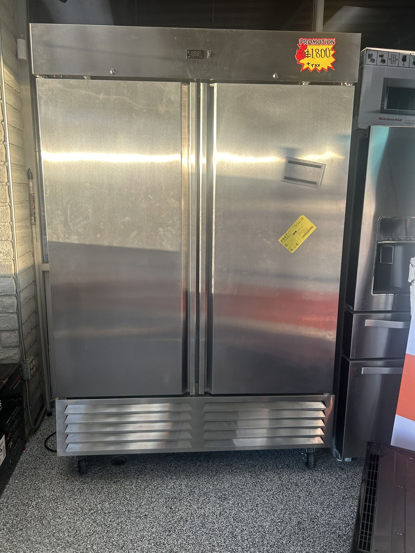KUTANO COMMERCIAL DOUBLE DOOR REFRIGERATOR BRAND NEW OPEN BOX!!!!