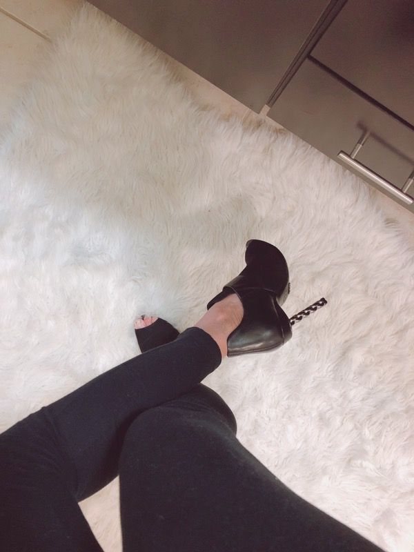 Must wanted Schutz shoes! Size 6. Those shoes are eye catcher!