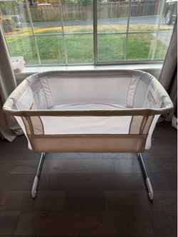 Baby Delight Beside Me Dreamer Bassinet & Bedside Sleeper – Excellent Condition