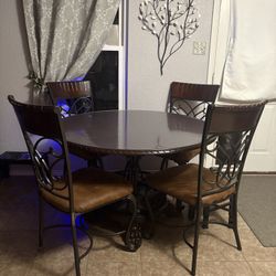 Table W/5 Chairs