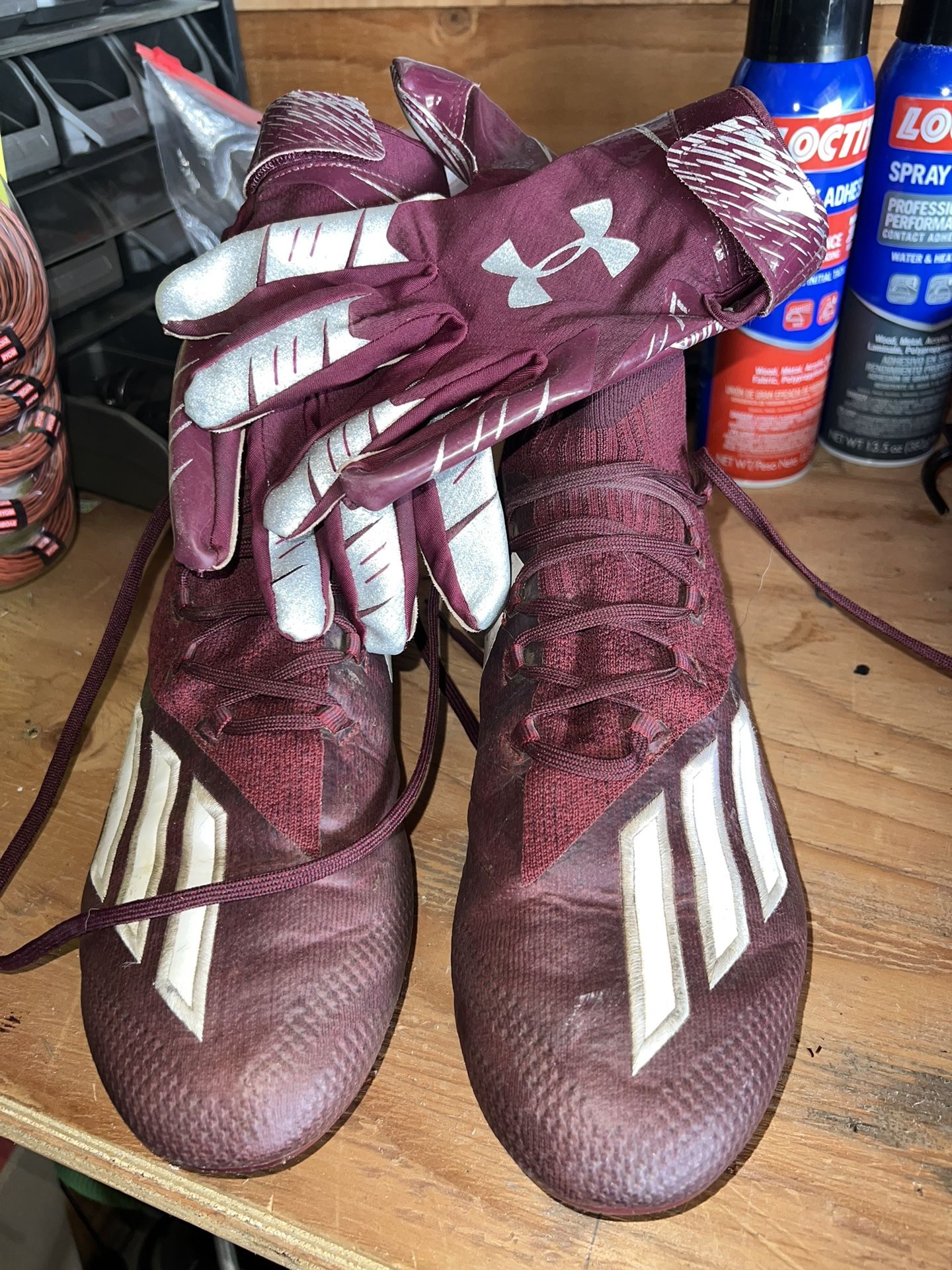 Men s Football Cleats Football Gloves Burgundy Size 11.5 Adidas