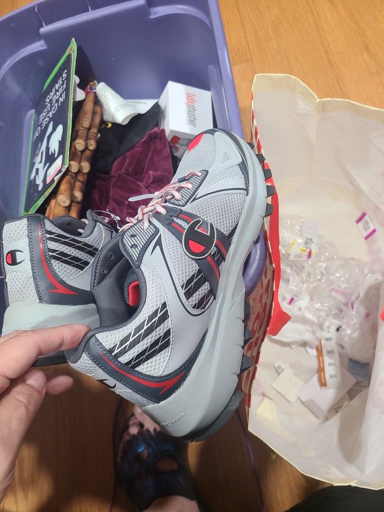 mens champion approach silverstone/stealth sneakers
Size 14 - new no box