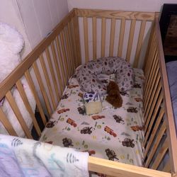 Baby and toddler crib 