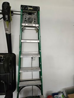 6 FT Fiberglass ladder