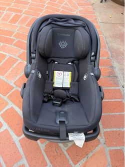 Uppababy car seat with base (newborn)