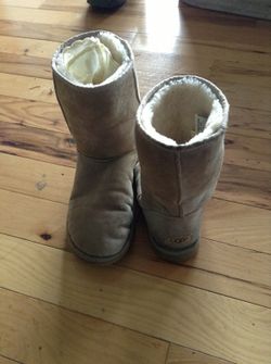 Creme colored uggs