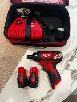 Milwaukee Hammer Drill/ Driver Kit