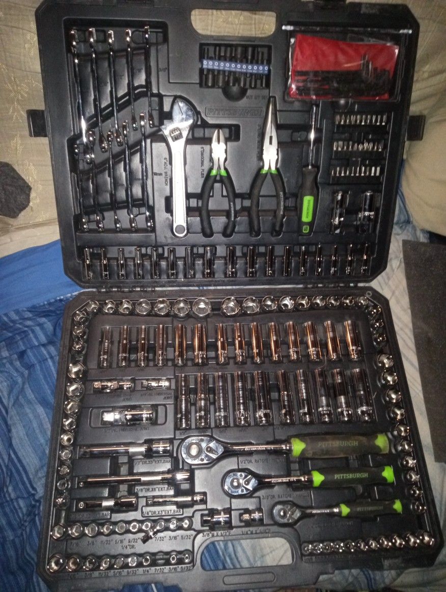 Pittsburgh Tool Set