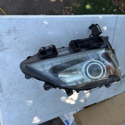 2013 2015 Lexus GS 350 Passenger Side Headlight OEM Good Condition 