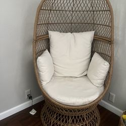 Swivel egg chair