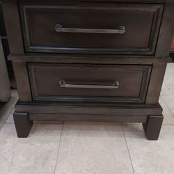 *Fall Sale Event*---Lindex Bold Queen/King Bed And Dresser/Mirror Sets---Starting At $699---Delivery And Easy Financing Available 👍 