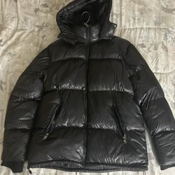 Black Puffer Jacket Size L Price 30$ Originally 60 