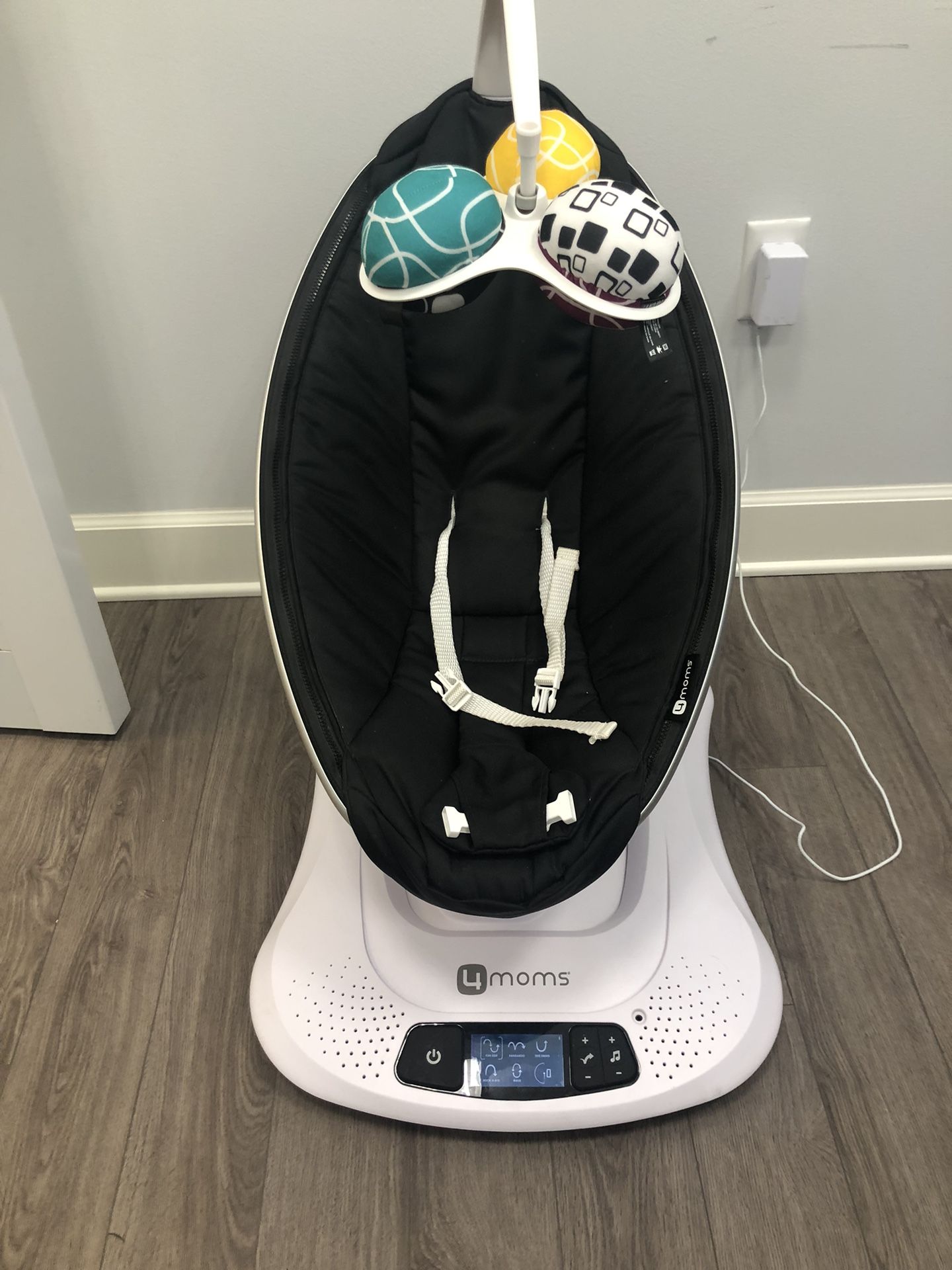 MamaRoo Multi-Motion Baby Swing By 4Mom