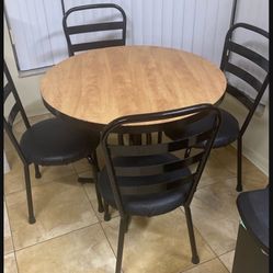 Kitchen Table/4 Chairs